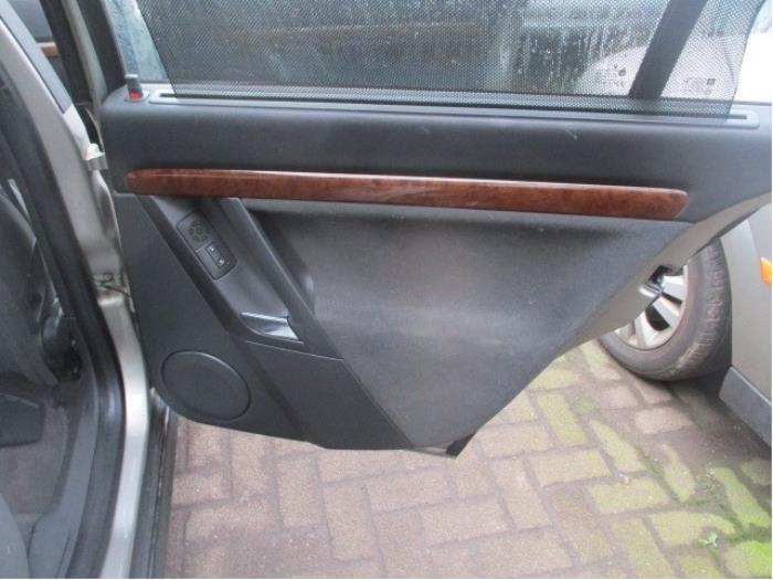 Rear door trim 4-door, right from a Opel Vectra C 2.2 16V 2002