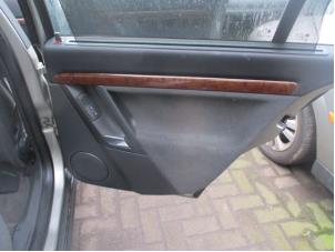 Używane Tapicerka drzwi prawych tylnych wersja 4-drzwiowa Opel Vectra C 2.2 16V Cena na żądanie oferowane przez Boekholt autodemontage B.V
