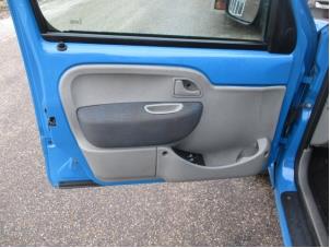 Używane Tapicerka drzwi lewych wersja 2-drzwiowa Renault Kangoo Express (FC) 1.5 dCi 85 Cena € 40,00 Procedura marży oferowane przez Boekholt autodemontage B.V