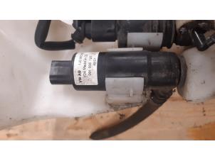 Used Headlight washer pump Volkswagen Polo IV (9N1/2/3) 1.4 16V Price on request offered by Boekholt autodemontage B.V