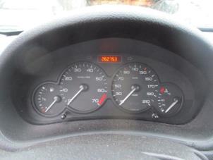 Used Instrument panel Peugeot 206 (2A/C/H/J/S) 1.1 XN,XR Price on request offered by Boekholt autodemontage B.V