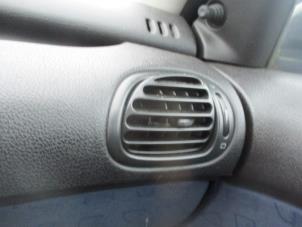 Used Dashboard vent Peugeot 206 (2A/C/H/J/S) 1.1 XN,XR Price on request offered by Boekholt autodemontage B.V