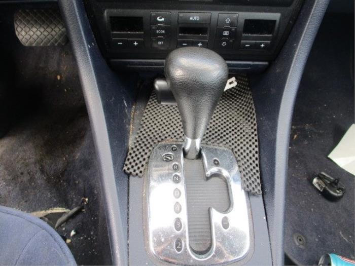 Automatic gear selector from a Audi A6 (C5) 2.4 V6 30V 1997