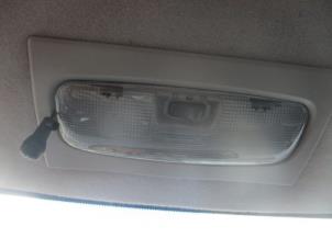 Używane Oswietlenie wewnetrzne przód Ford Focus 2 Wagon 1.6 TDCi 16V 90 Cena € 20,00 Procedura marży oferowane przez Boekholt autodemontage B.V