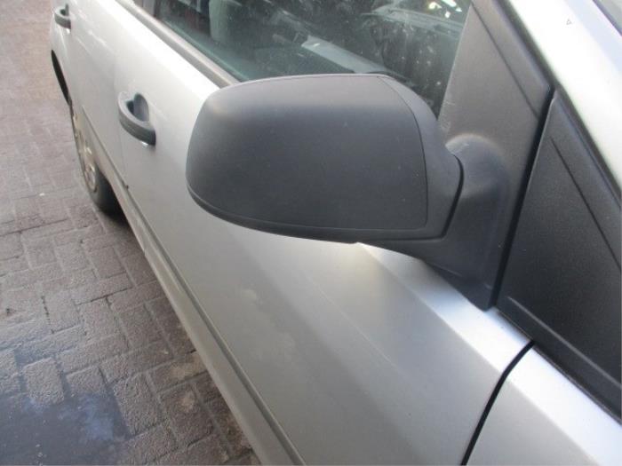 Wing mirror, right from a Ford Focus 2 Wagon 1.6 TDCi 16V 90 2006