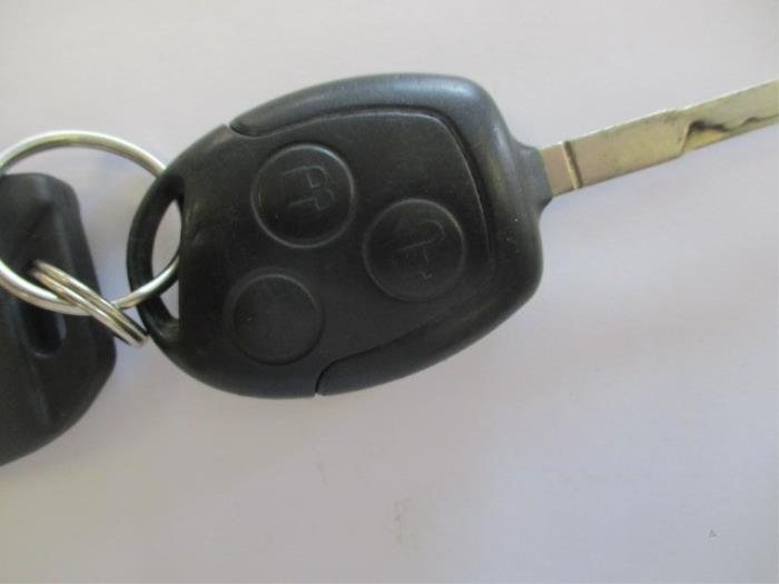 Cerradura de contacto y llave de un Ford Focus 2 Wagon 1.6 TDCi 16V 90 2006