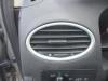 Grille aération tableau de bord d'un Ford Focus 2 Wagon, 2004 / 2012 1.6 TDCi 16V 90, Combi, Diesel, 1.560cc, 66kW (90pk), FWD, HHDA, 2004-11 / 2008-02 2006