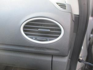 Used Dashboard vent Ford Focus 2 Wagon 1.6 TDCi 16V 90 Price € 20,00 Margin scheme offered by Boekholt autodemontage B.V