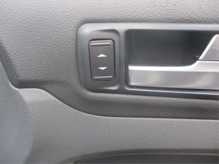Poignée portière 4portes avant droite d'un Ford Focus 2 Wagon 1.6 TDCi 16V 90 2006