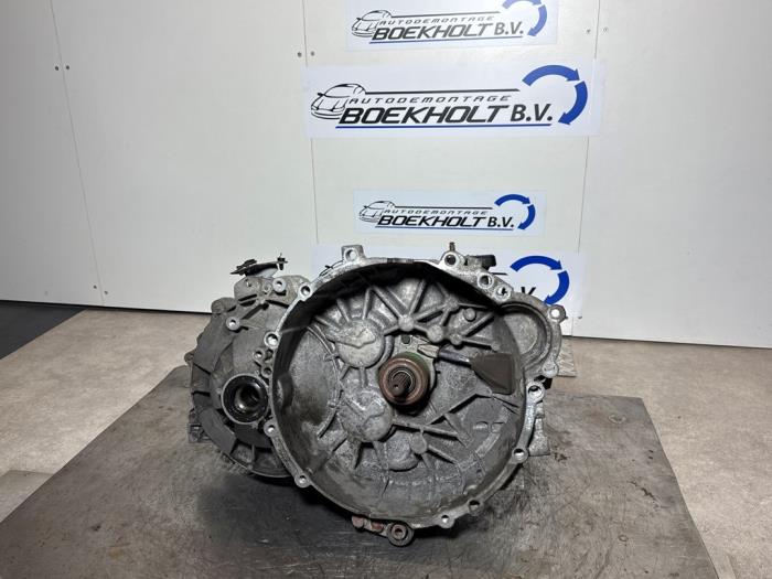 Usagé Boîte de vitesse Volvo V70 (SW) 2.4 20V 170 Prix € 260,15 Prix TTC proposé par Boekholt autodemontage B.V