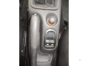 Used Electric window switch Peugeot 206 SW (2E/K) 2.0 HDi Price € 15,00 Margin scheme offered by Boekholt autodemontage B.V