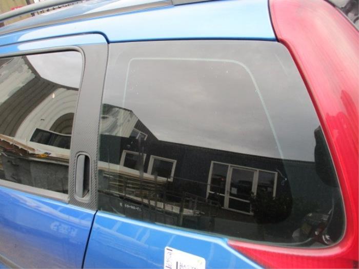 Zusätzliches Fenster 4-türig links hinten van een Peugeot 206 SW (2E/K) 2.0 HDi 2003