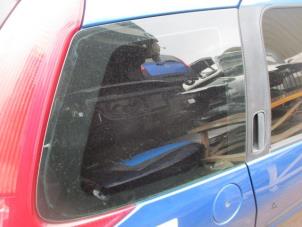 Gebrauchte Zusätzliches Fenster 4-türig rechts hinten Peugeot 206 SW (2E/K) 2.0 HDi Preis € 50,00 Margenregelung angeboten von Boekholt autodemontage B.V