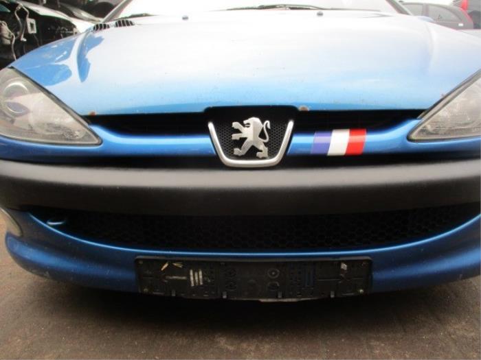 Feu antibrouillard avant gauche d'un Peugeot 206 SW (2E/K) 2.0 HDi 2003
