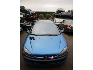 Used Front wiper arm Peugeot 206 SW (2E/K) 2.0 HDi Price € 20,00 Margin scheme offered by Boekholt autodemontage B.V