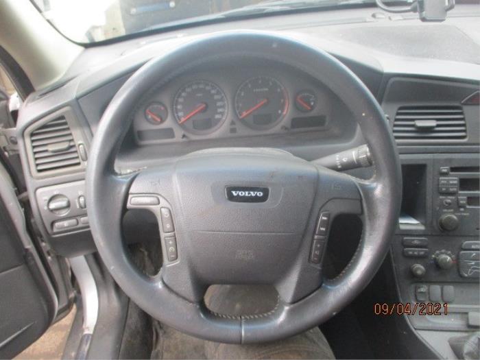 Left airbag (steering wheel) from a Volvo V70 (SW) 2.4 20V 170 2001