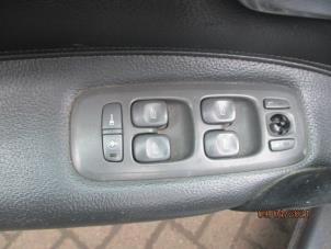 Usados Interruptor de ventanilla eléctrica Volvo V70 (SW) 2.4 20V 170 Precio € 40,00 Norma de margen ofrecido por Boekholt autodemontage B.V