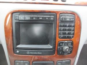 Używane Panel obslugi radia Mercedes S (W220) 3.2 S-320 CDI 24V Cena € 50,00 Procedura marży oferowane przez Boekholt autodemontage B.V