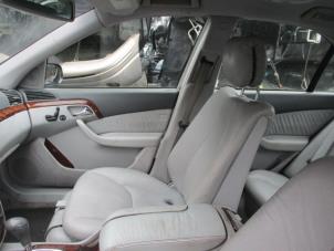 Używane Fotel prawy Mercedes S (W220) 3.2 S-320 CDI 24V Cena € 150,00 Procedura marży oferowane przez Boekholt autodemontage B.V