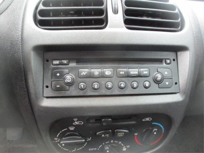 Radioodtwarzacz CD z Peugeot 206 (2A/C/H/J/S) 1.4 XR,XS,XT,Gentry 2006