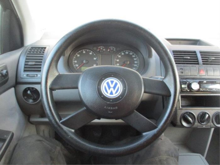 Airbag izquierda (volante) de un Volkswagen Polo IV (9N1/2/3) 1.4 16V 2002