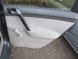 Używane Tapicerka drzwi prawych tylnych wersja 4-drzwiowa Volkswagen Polo IV (9N1/2/3) 1.4 16V Cena na żądanie oferowane przez Boekholt autodemontage B.V