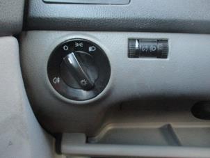 Used Light switch Volkswagen Polo IV (9N1/2/3) 1.4 16V Price € 20,00 Margin scheme offered by Boekholt autodemontage B.V