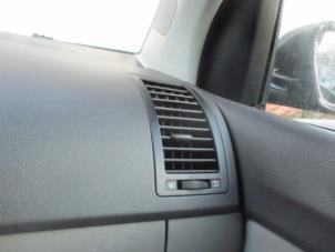 Usados Rejilla de aire de salpicadero Volkswagen Polo IV (9N1/2/3) 1.4 16V Precio € 15,00 Norma de margen ofrecido por Boekholt autodemontage B.V