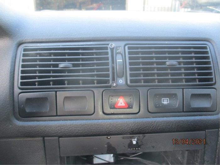 Panic lighting switch from a Volkswagen Golf IV (1J1) 1.4 16V 1998