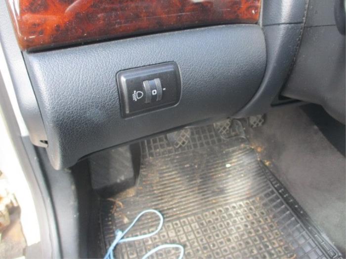 AIH headlight switch from a Audi A4 Avant (B5) 1.6 2000