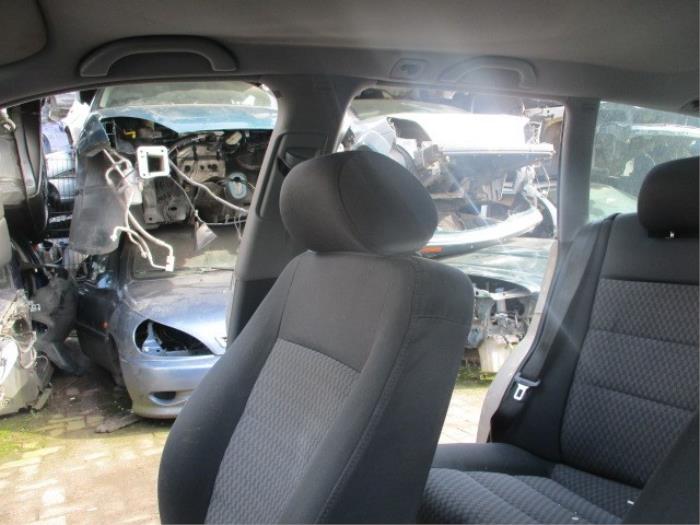 Headrest from a Audi A4 Avant (B5) 1.6 2000
