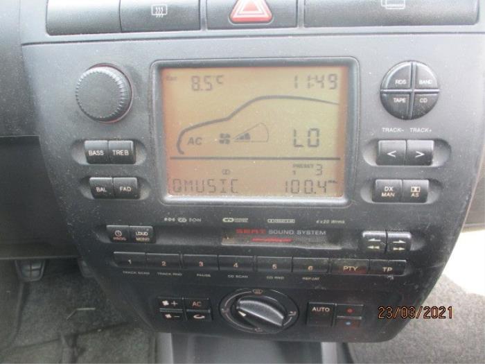 Commutateur éclairage d'urgence d'un Seat Ibiza II (6K1) 1.4 16V 2002