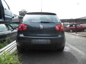 Usados Luz de frenos adicional centro Volkswagen Golf V (1K1) 1.4 16V Precio € 30,00 Norma de margen ofrecido por Boekholt autodemontage B.V