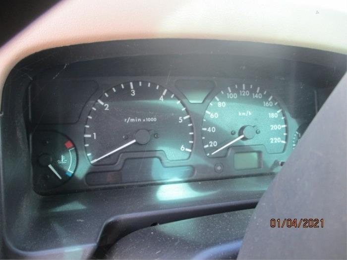 Instrument panel from a Land Rover Discovery II 2.5 Td5 2002