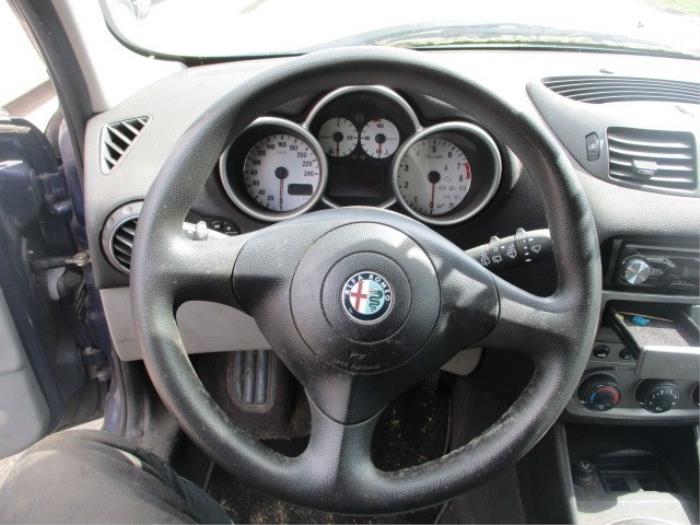 Airbag gauche (volant) d'un Alfa Romeo 147 (937) 1.6 HP Twin Spark 16V 2003