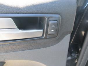 Usados Interruptor de ventanilla eléctrica Ford Focus 2 Wagon 1.8 TDCi 16V Precio € 15,00 Norma de margen ofrecido por Boekholt autodemontage B.V
