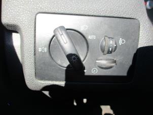 Usados Interruptor de luz Ford Focus 2 Wagon 1.8 TDCi 16V Precio € 30,00 Norma de margen ofrecido por Boekholt autodemontage B.V