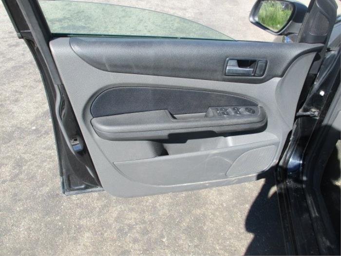 Door trim 4-door, front left from a Ford Focus 2 Wagon 1.8 TDCi 16V 2007