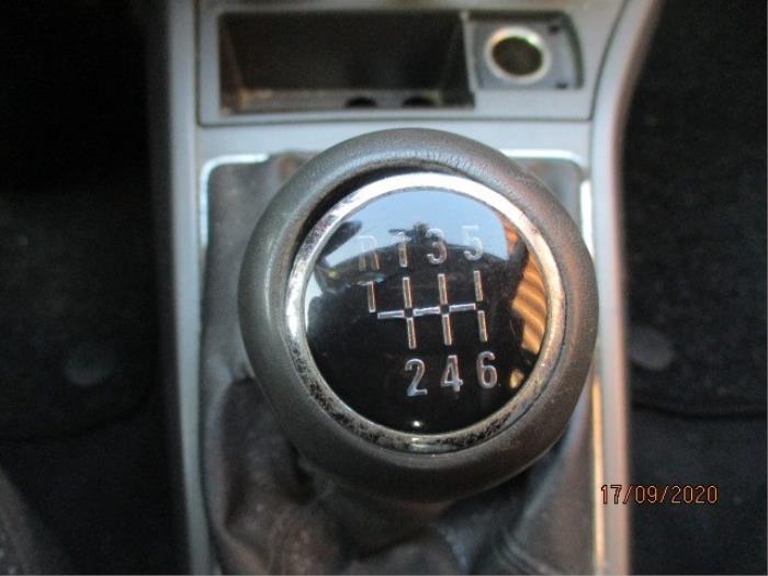 Timonerie de changement de vitesse d'un Opel Astra H (L48) 1.9 CDTi 100 2006