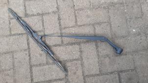 Used Front wiper arm Kia Picanto (BA) 1.0 12V LPG Price on request offered by Boekholt autodemontage B.V