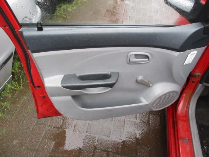 Poignée de porte avant gauche d'un Kia Picanto (BA) 1.0 12V LPG 2007