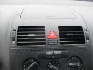 Usados Rejilla de aire de salpicadero Volkswagen Touran (1T1/T2) 1.6 FSI 16V Precio de solicitud ofrecido por Boekholt autodemontage B.V