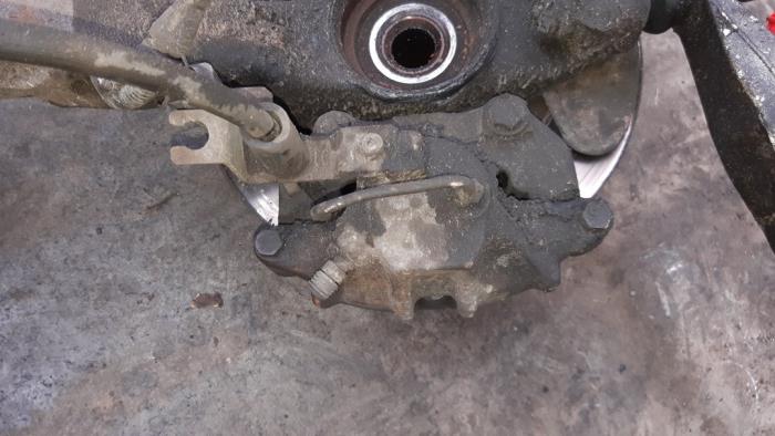 Front brake calliper, left from a Volkswagen Passat (3B2) 1.9 TDi 90 2000
