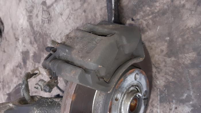 Front brake calliper, left from a Volkswagen Passat (3B2) 1.9 TDi 90 2000