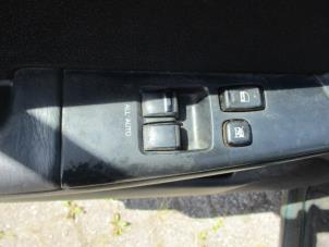 Usados Interruptor de ventanilla eléctrica Toyota Corolla Wagon (E12) 2.0 D-4D 16V 90 Precio € 25,00 Norma de margen ofrecido por Boekholt autodemontage B.V