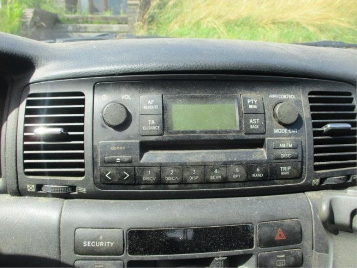 Panikbeleuchtung Schalter van een Toyota Corolla Wagon (E12) 2.0 D-4D 16V 90 2002