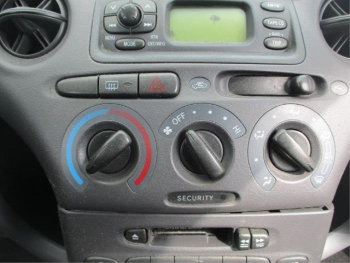 Heater control panel from a Toyota Yaris (P1) 1.3 16V VVT-i 2000