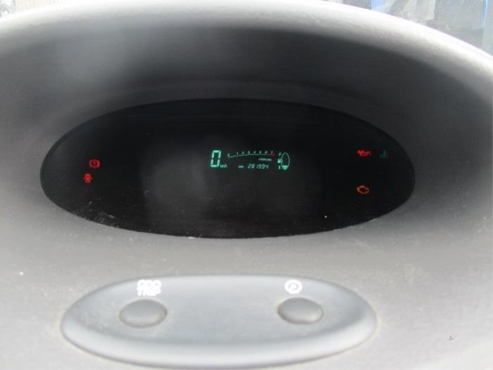 Instrument panel from a Toyota Yaris (P1) 1.3 16V VVT-i 2000
