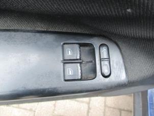 Usados Interruptor de ventanilla eléctrica Volkswagen Passat (3B2) 1.9 TDi 90 Precio € 20,00 Norma de margen ofrecido por Boekholt autodemontage B.V