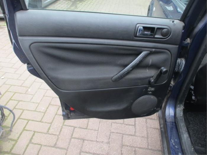 Klamka okienna z Volkswagen Passat (3B2) 1.9 TDi 90 2000